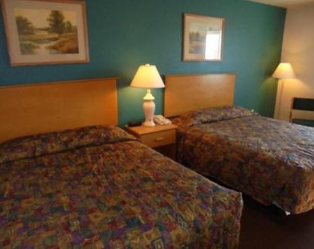 Herington Inn And Suites Esterno foto