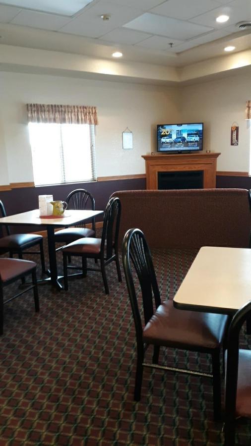 Herington Inn And Suites Esterno foto