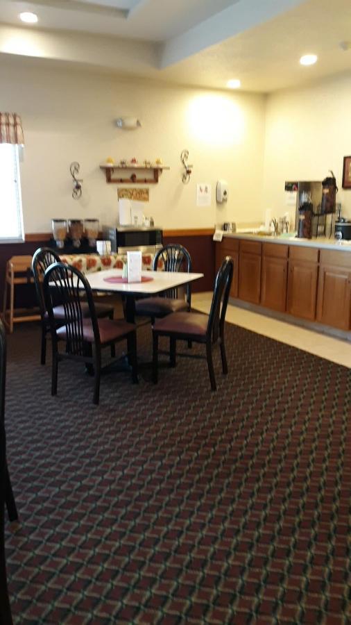Herington Inn And Suites Esterno foto