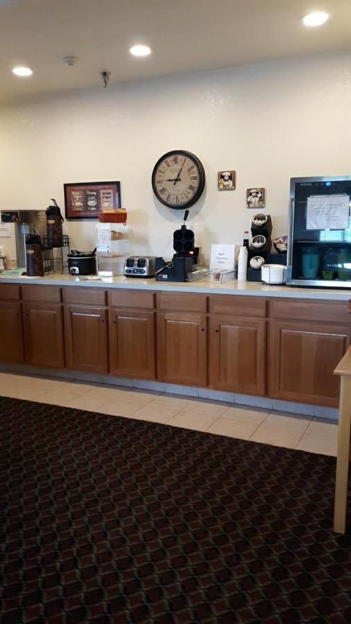 Herington Inn And Suites Esterno foto